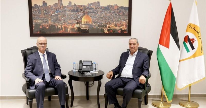 لجنة الانتخابات تواصل تحضيراتها للتشريعية وتكثف أنشطتها في قطاع غزة وتبحث مع نائب الرئيس مستجدات العملية الانتخابية