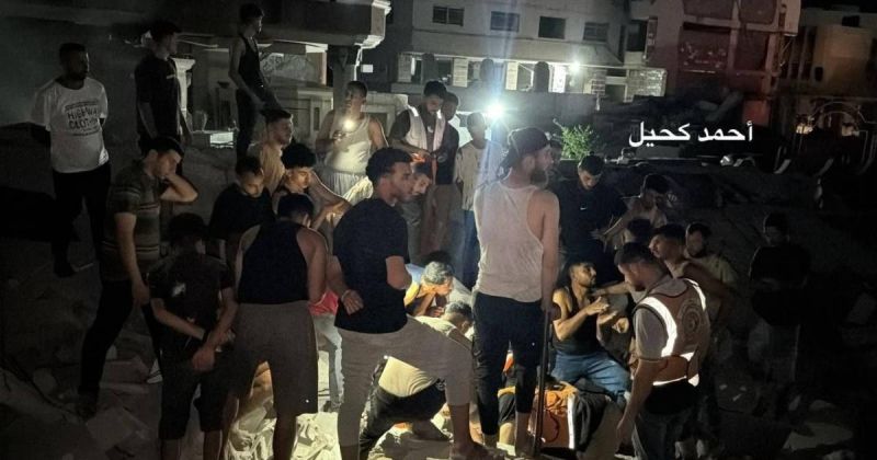 مأساة تحت الركام في غزة.. 5 شهداء وعشرات المفقودين بانهيار عمارة تؤوي نازحين