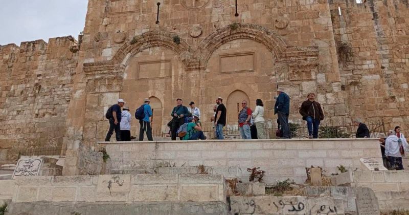 محافظة القدس تحذر من تصعيد الطقوس قرب الأقصى ودعوات جديدة لإقامتها عند باب الرحمة