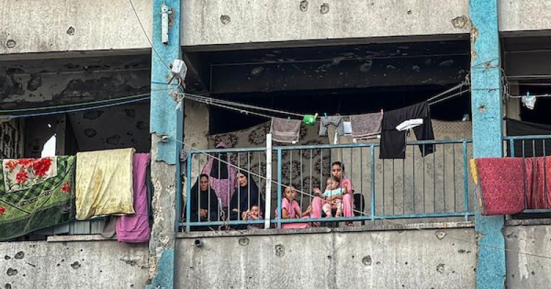 مدارس غزة بين النزوح والتعليم.. عائلات تعيش داخل مبانٍ متضررة