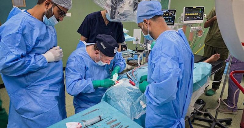 نافذة على عالم الصوت.. طفل في غزة يخضع لزراعة قوقعة وسط أزمة طبية خانقة
