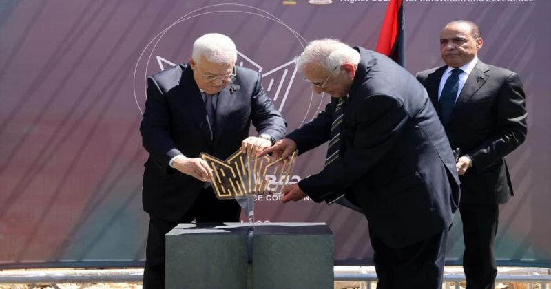 الرئيس عباس يضع حجر الأساس لمجمع الإبداع والتميز في سردا شمال رام الله