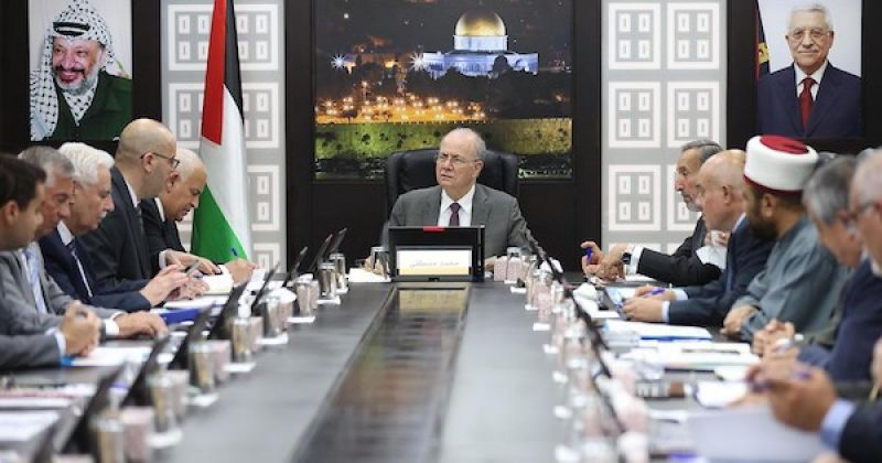 فجوة تمويلية بنحو 650 مليون شيقل شهريًا.. الحكومة الفلسطينية تطلب دعمًا استثنائيًا