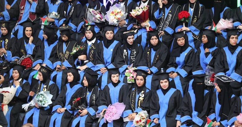 حفل تخرج كلية العلوم التطبيقية الجامعية بمخيم النصيرات