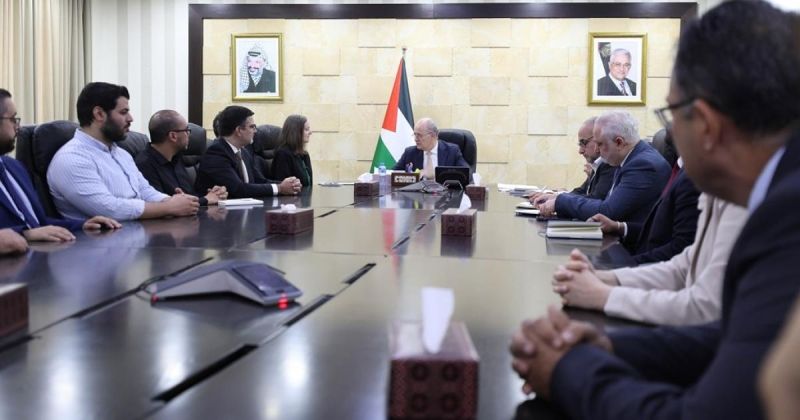 رئيس الوزراء يتابع مع البنك الدولي وشركات تكنولوجية فرص تعزيز الاستثمار والنمو وتوفير فرص العمل