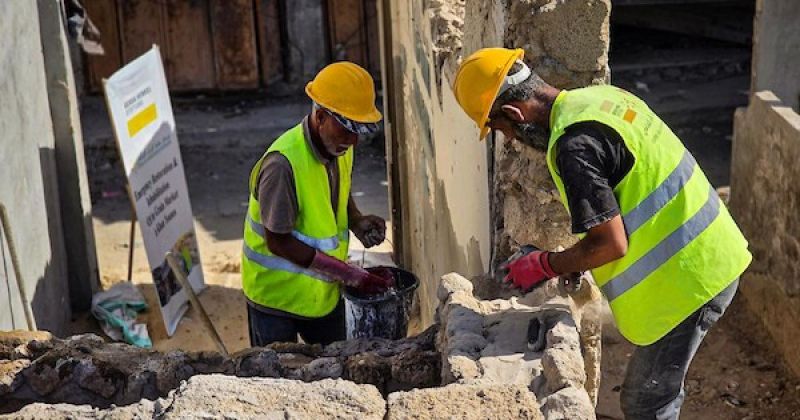 أعمال ترميم سوق الحبوب التاريخي في خان يونس