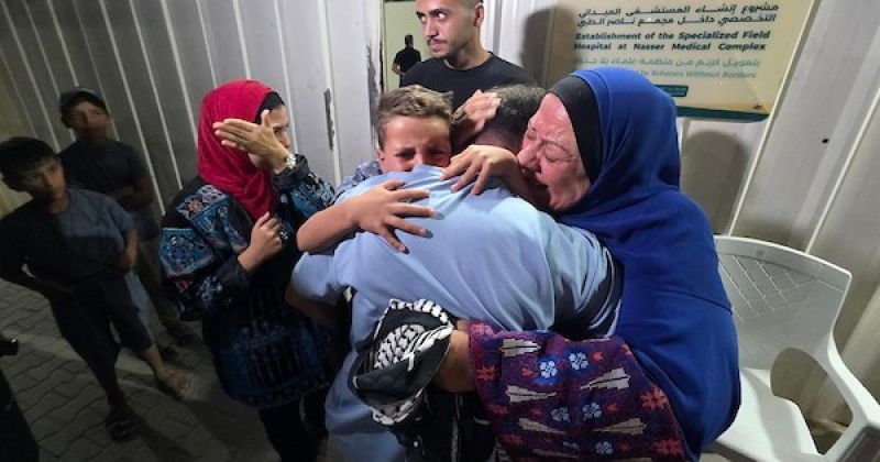 خمسة أسرى محررين من غزة يصلون إلى مجمع ناصر الطبي عقب الإفراج عنهم