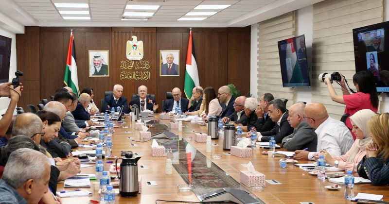 رئيس الوزراء يؤكد أهمية تكامل الجهود الحكومية والأهلية لتعزيز الصمود الوطني والمجتمعي
