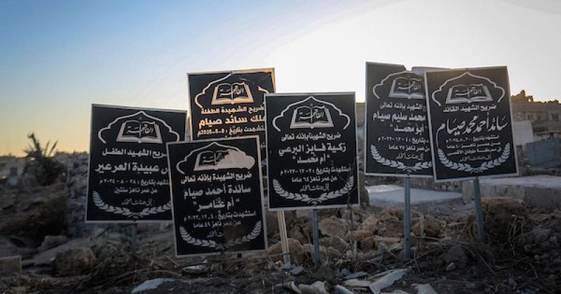 بعد ثلاث سنوات من الحرب.. عائلات فلسطينية تزور قبور أحبائها في غزة