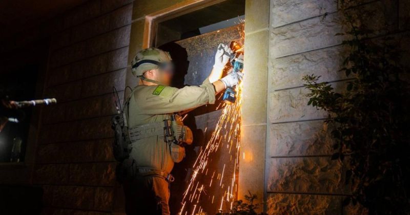 قوات الاحتلال تهدم منزل فلسطيني في بدّو وتشن حملة اعتقالات ومداهمات بالضفة