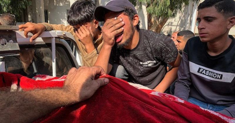 غزة تودّع خمسة شهداء بينهم نساء وأطفال قضوا في غارات إسرائيلية