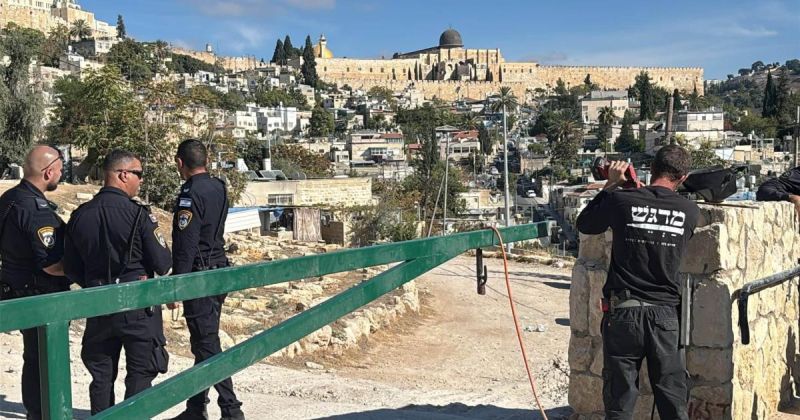 محافظة القدس: بوابة حديدية تعزل نحو 700 مقدسي في وادي الربابة