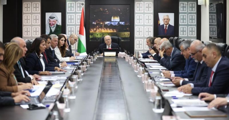 مجلس الوزراء يحذّر من تراجع تمويل برامج الإغاثة في قطاع غزة