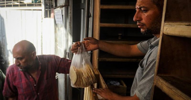 أزمة الطحين تهدد بإغلاق ما تبقى من مخابز غزة وتفاقم معاناة السكان