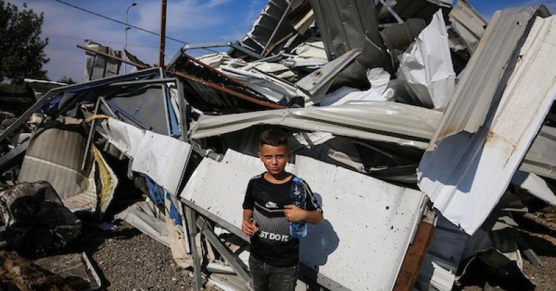 أنقاض المنازل والمحلات تحاصر أرزاق الفلسطينيين.. جرافات الاحتلال تهدم منشآت تجارية في حارس