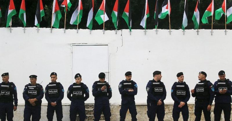 مراسم عسكرية رسمية بمناسبة يوم العلم الفلسطيني في مدينة نابلس