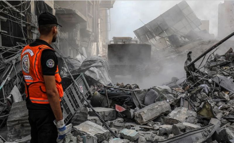 الدفاع المدني بغزة: الاحتلال ينقل أنقاض المباني التي تضم جثامين آلاف الشهداء العالقين