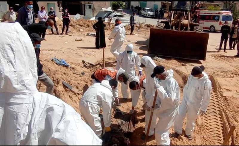 الدفاع المدني: نقل رفات 40 شهيدًا من مقبرة الشيخ رضوان غرب غزة