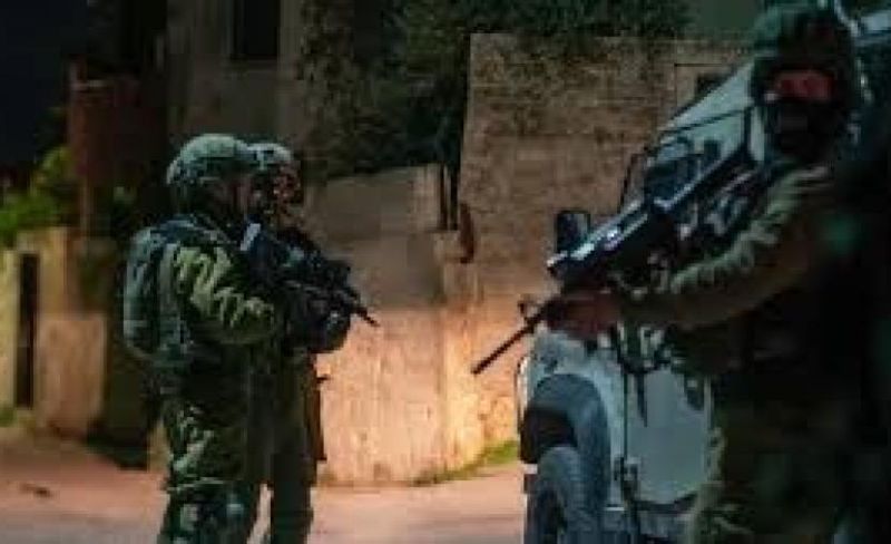 الاحتلال يغلق مدخل المغير شرقي رام الله