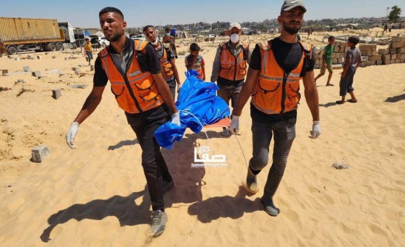 انتشال جثامين 8 شهداء من تحت أنقاض منزل في تل الهوا بغزة