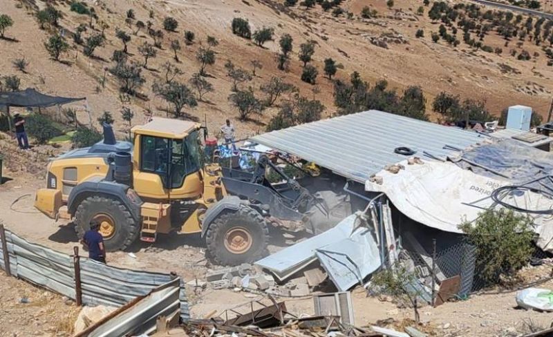 الاحتلال يهدم منشآت سكنية وحظائر ماشية في الأغوار