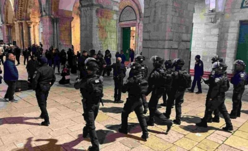 37 قرار إبعاد.. 9650 مستوطنًا اقتحموا الأقصى في يوليو