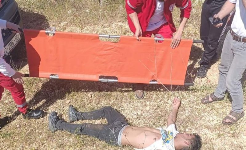 مستوطنون يصيبون مواطنًا ويحطمون مركبة في الجفتلك شمالي أريحا
