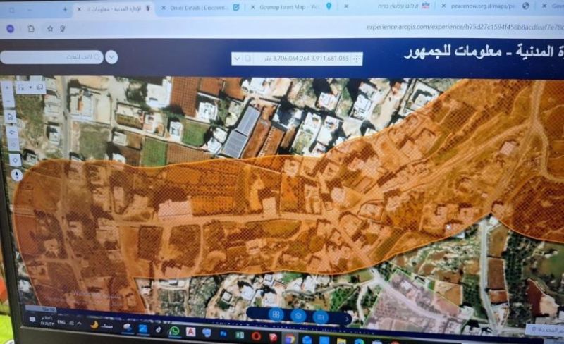 الاحتلال يوزع إخطارات هدم لشق طريق استيطاني جنوب الخليل