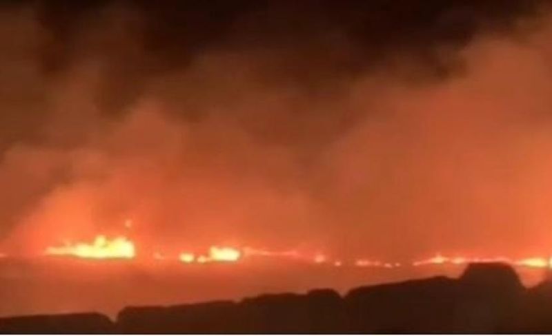مستوطنون يحرقون أراضي زراعية في قرية المغير شمال شرق رام الله