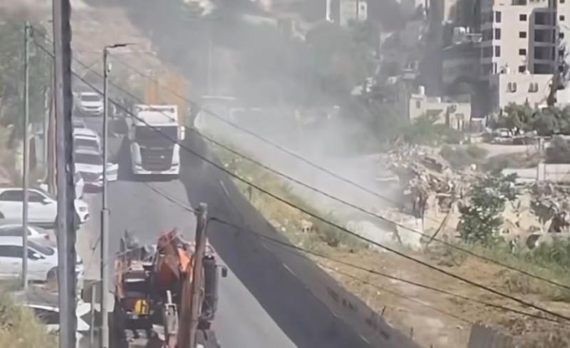 الاحتلال يهدم الطابق السفلي من بناية سكنية في سلوان