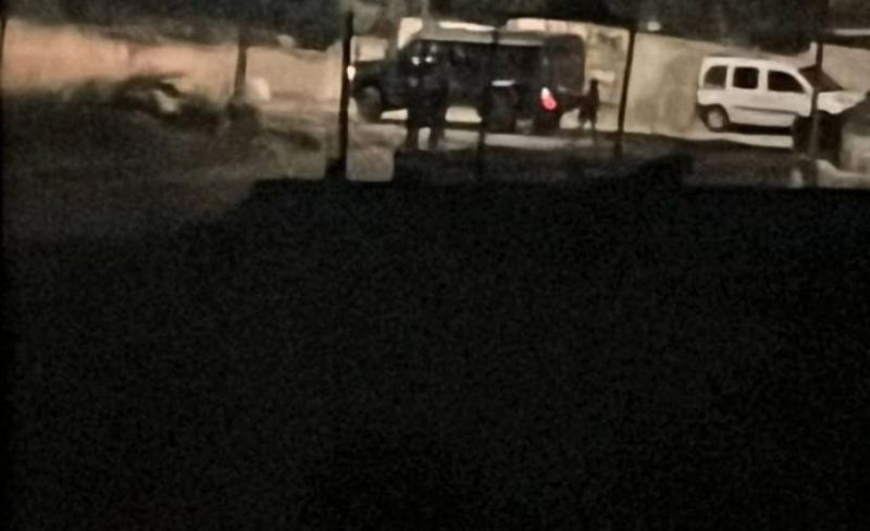 الاحتلال يشن حملة اقتحامات واعتقالات في عدة مناطق بالضفة