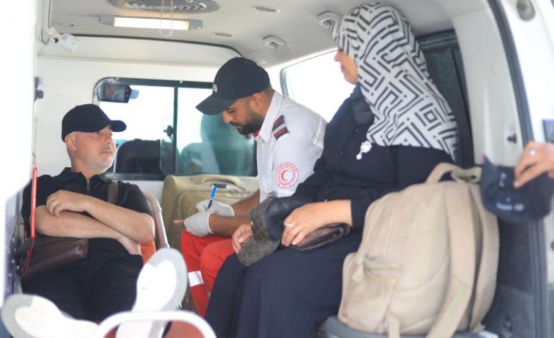 مغادرة 97 مريضًا مع مرافقيهم عبر معبر رفح