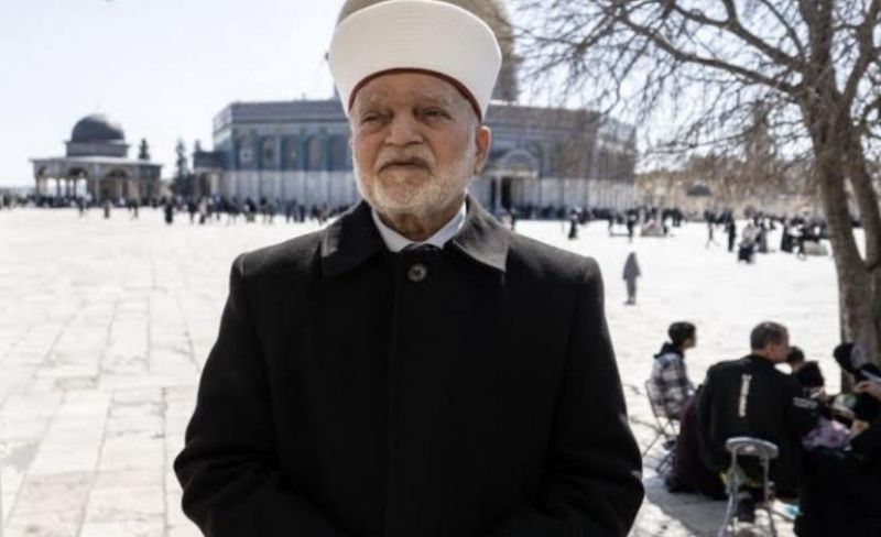 الاحتلال يعتقل مفتي القدس الشيخ محمد حسين
