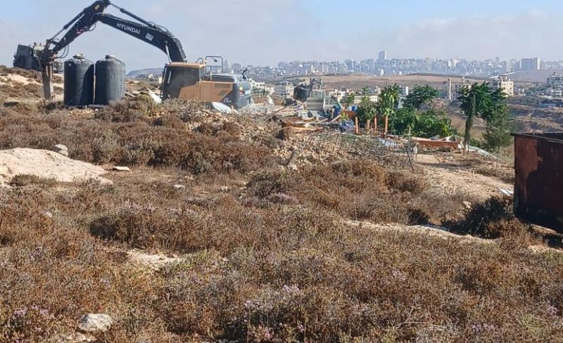 الاحتلال يهدم عدة منازل وحظائر أغنام في تجمع عرب الكعابنة قرب بيت حنينا
