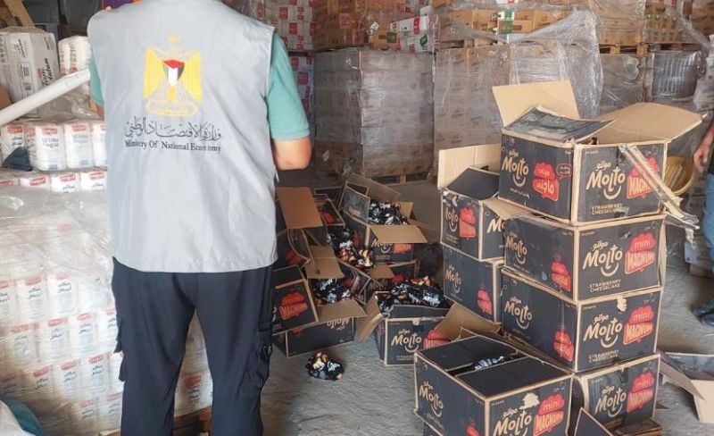 ضبط 2.4 طن من "الكرواسون" منتهي الصلاحية بغزة