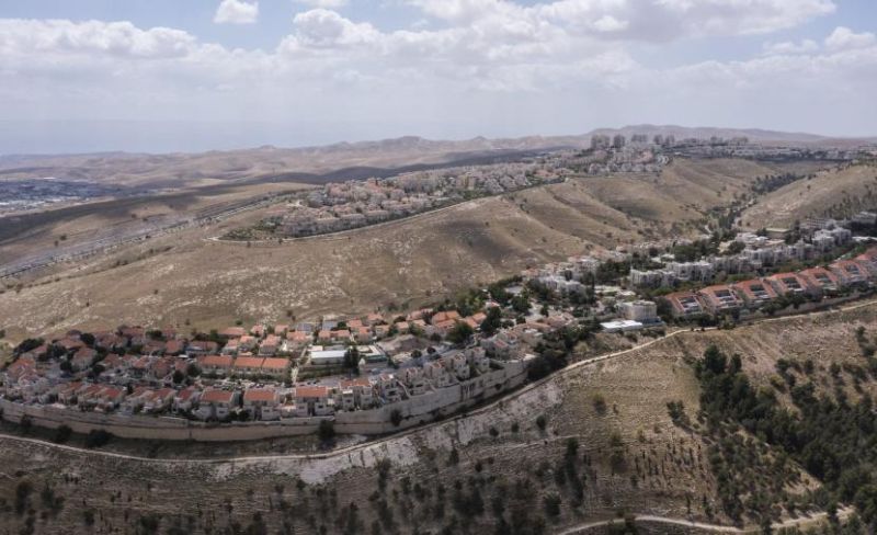 الاحتلال يستولي على نحو 200 دونم من أراضي جنين ويشق طرقًا عسكرية جديدة
