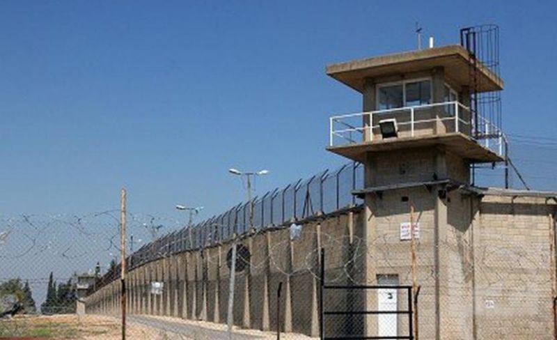 "مركز": سجون الاحتلال تحولت إلى "أفران" تهدد حياة الأسرى
