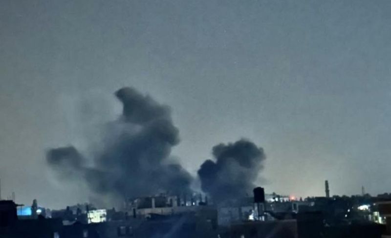 طائرات الاحتلال تُدمر مسجدًا بالبريج ومنزلًا بجباليا