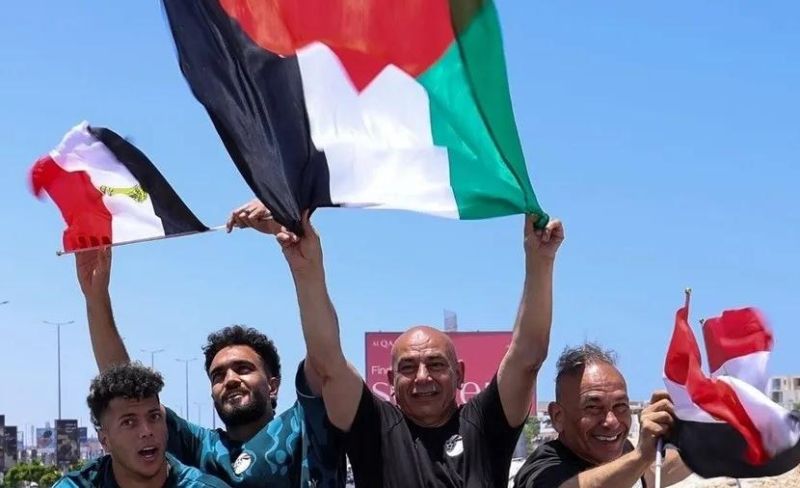 استقبال جماهيري حاشد لبعثة منتخب مصر