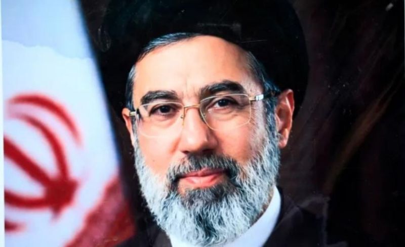 خامنئي يتعهد بالثأر لوالده