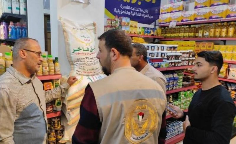 مباحث التموين بخانيونس تحرر 35 محضر ضبط بحق تجار مخالفين