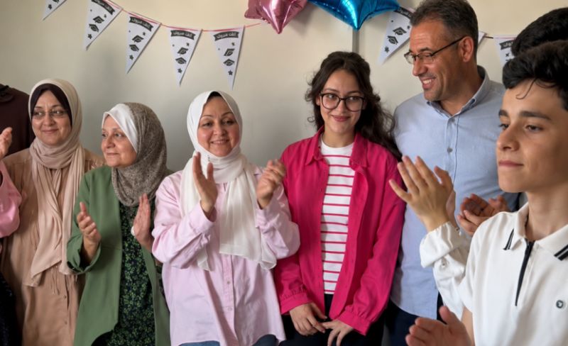 من رحم النزوح والقصف.. ديما الحناوي تتصدر فلسطين بمعدل 99.6%