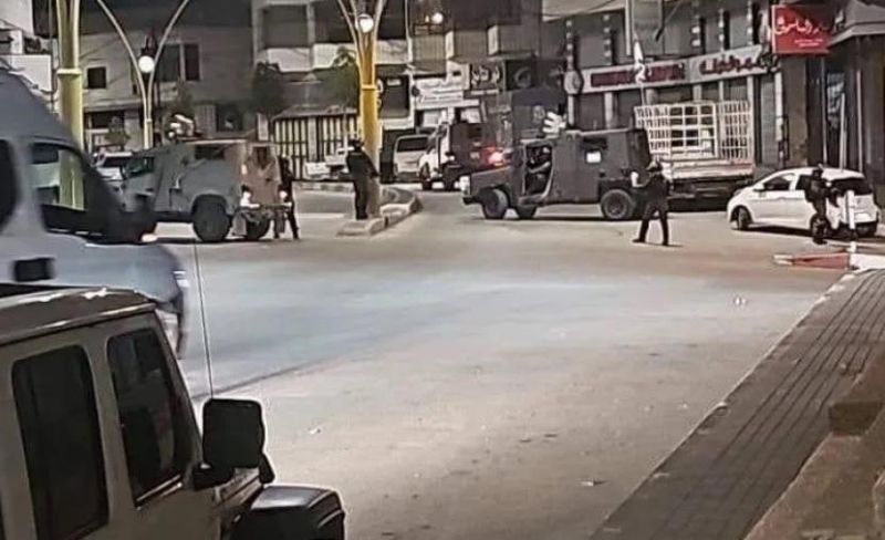 الاحتلال يشن حملة مداهمات واسعة بحي السلايمة في الخليل
