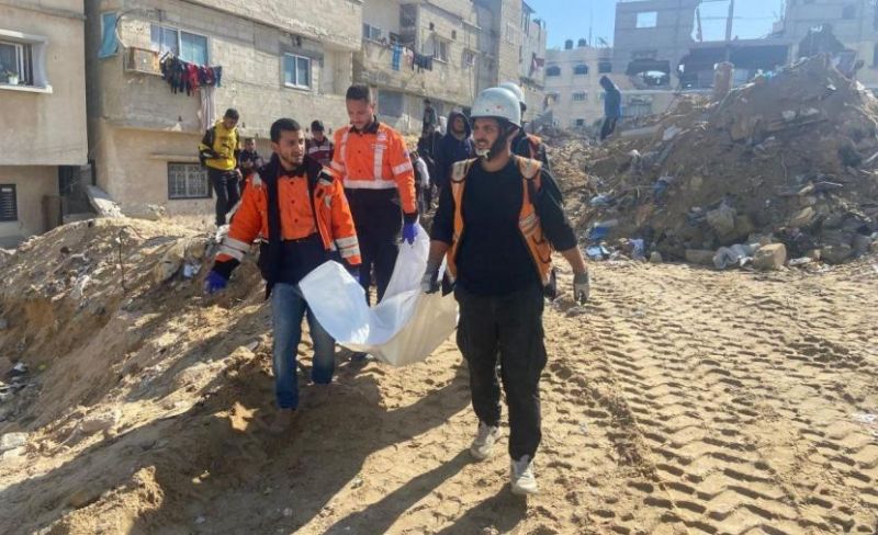 الدفاع المدني بغزة يستأنف عمليات انتشال جثامين الشهداء