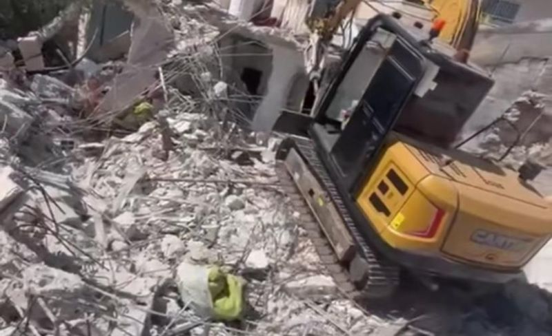 بلدية الاحتلال تُجرف ركام منزل في سلوان