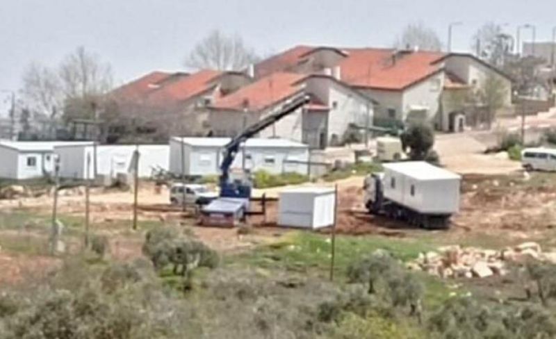 نصب كرفانين استيطانيين في بورين جنوب نابلس