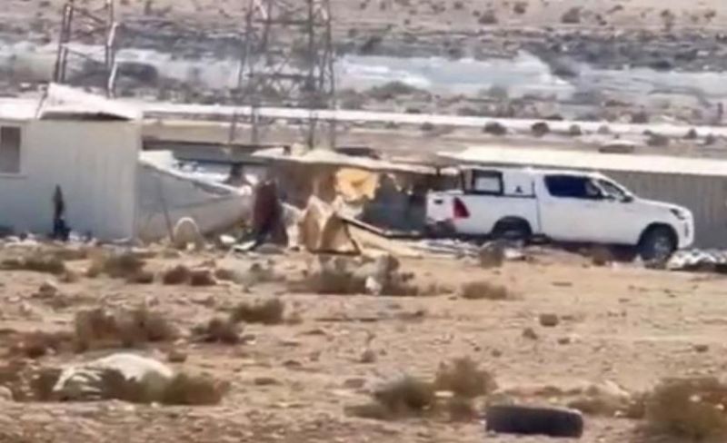سلطات الاحتلال تهدم منزلين وتقتلع أشجار في قرية عبدة بالنقب