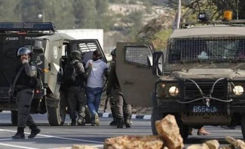 الاحتلال يعتقل شابين من بلدة حزما بالقدس