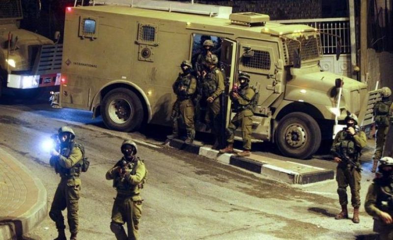 الاحتلال يعتقل شابين من المغير شمال شرق رام الله