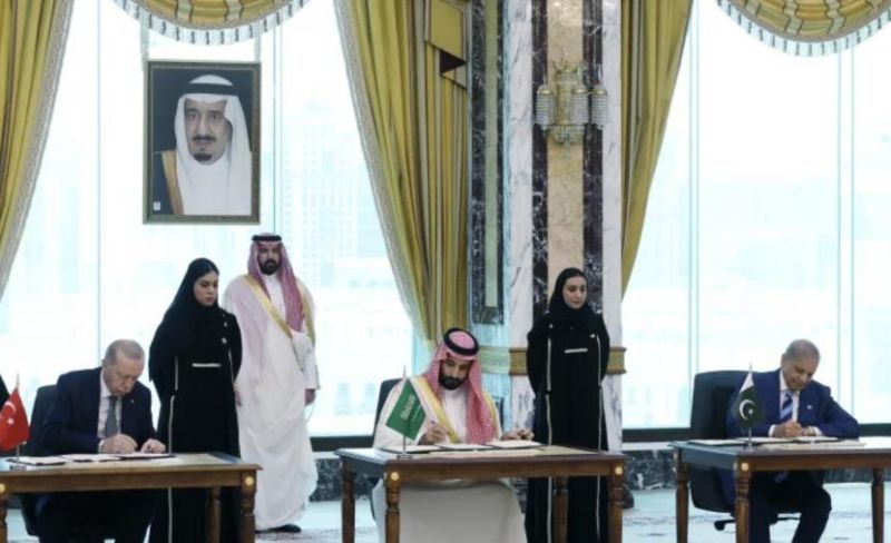 السعودية وباكستان وتركيا يوقعون اتفاقية دفاع مشترك في مكة